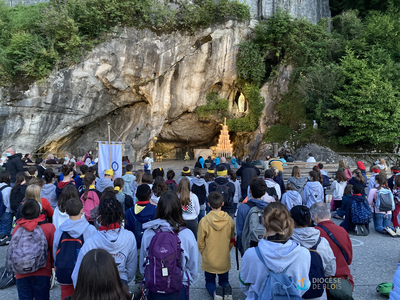 202107 003 Lourdes prière à la grotte