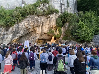 202107 004 Lourdes prière à la grotte