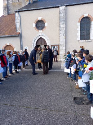 Reliques 1 Procession de l'école à l'église