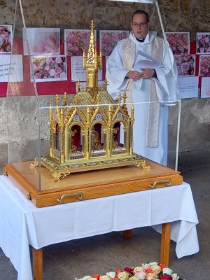 Sainte Thérèse présente avec nous