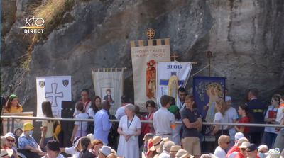 20220715 Lourdes Messe grotte 10.34.18