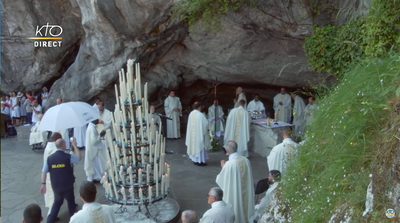 20220715 Lourdes Messe grotte 10.43.59