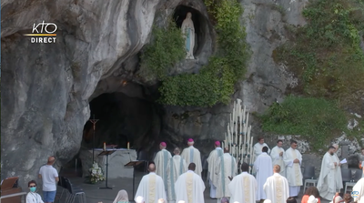 20220715 Lourdes Messe grotte 10.48.28