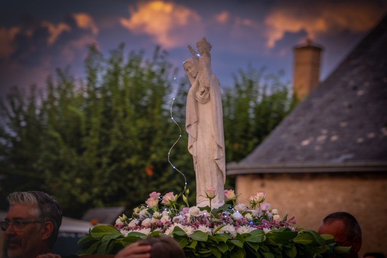 procession-mariale-a-chitenay-2026